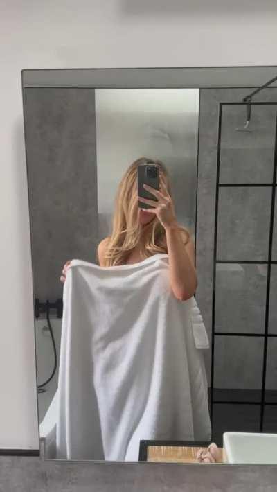 3.. 2.. 1.. big boobs! 🥳