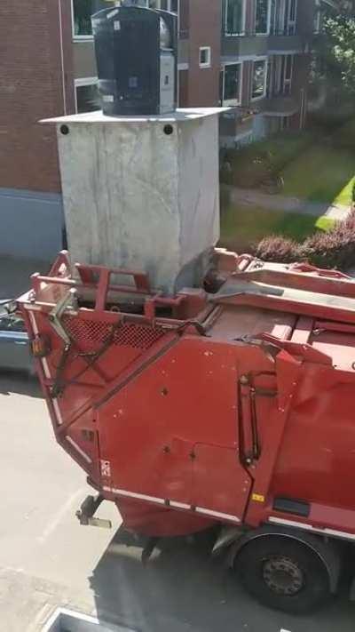 Found on r/interestingasfuck Deserves to be here.