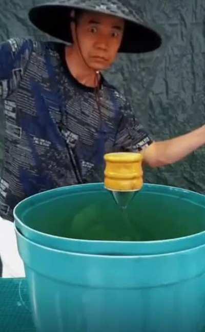 WATER-SLICER THE UN-SPLASHABLE