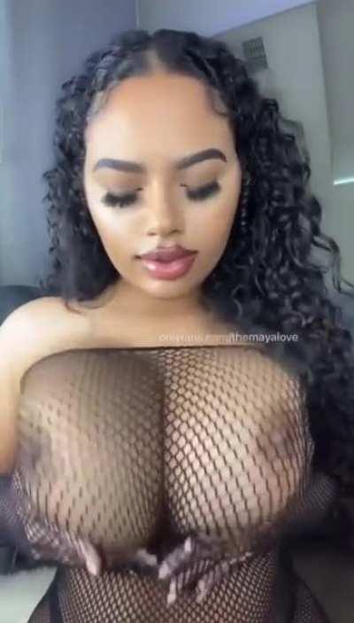 Lips and titties