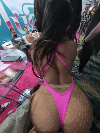 Lildedjanet Bent Over 😈😈 (Check Comments and My Profile)