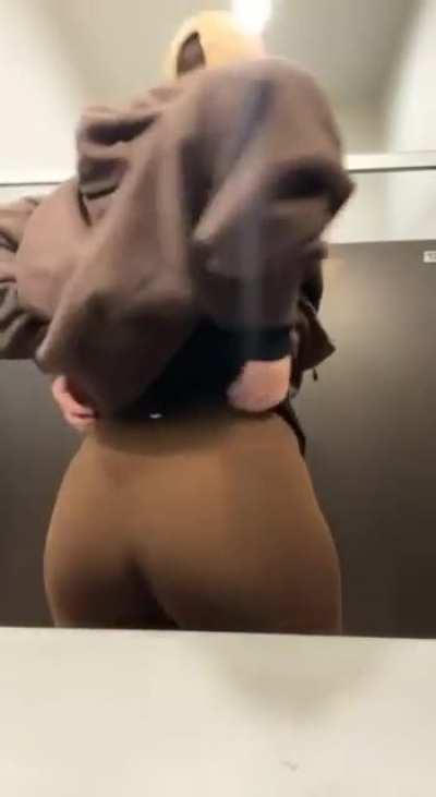 Quick bathroom break 