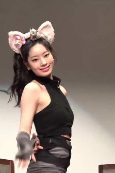 Cat ears Dahyun dancing on Moonlight Sunrise