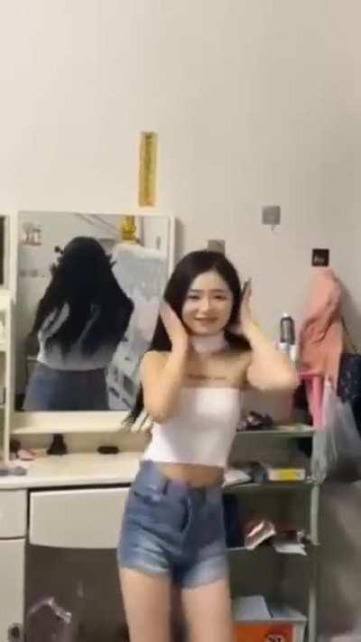 Average influencer in Zhongguo (undefined gender ‼‼‼)