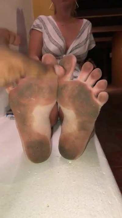 Convinced this drunk girl to show her soles for school project. (Her friend was from previous post)