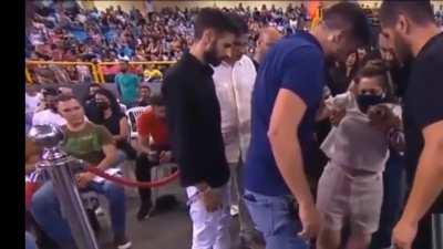 Se lembrar daquele coach que tentou subir o Pico dos Marins com 60 pessoas no tempo ruim? Pois aparentemente ele também tenta fazer milagres.