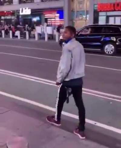 Guy getting called out for being a fake gangbanger