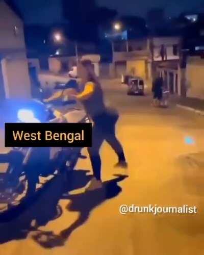 Ekdum se waqt badal diye