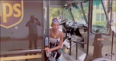 This woman stops a UPS driver from getting in his truck because she wants a ride