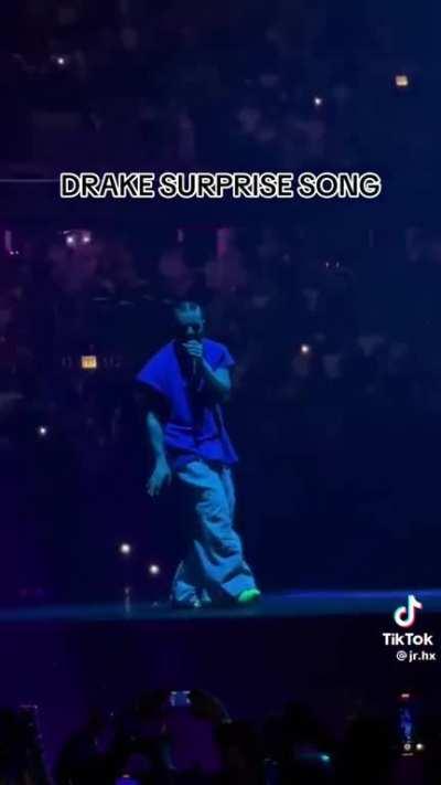 Drake sings Wap