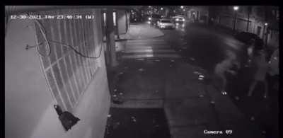 Horrible Shootout that went down on GTown Avenue...at this point if you ain't license to carry what are you waiting for?