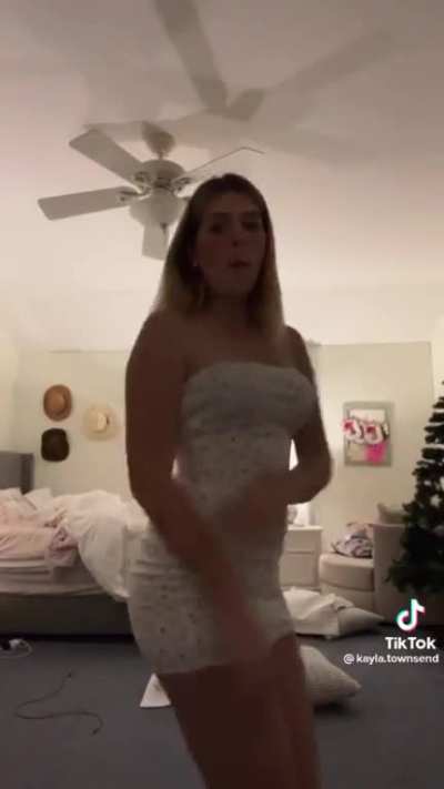 Look at how much her ass moves in a dress 