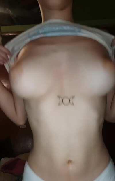 I hope this is a good time to show you my boobs 🥺