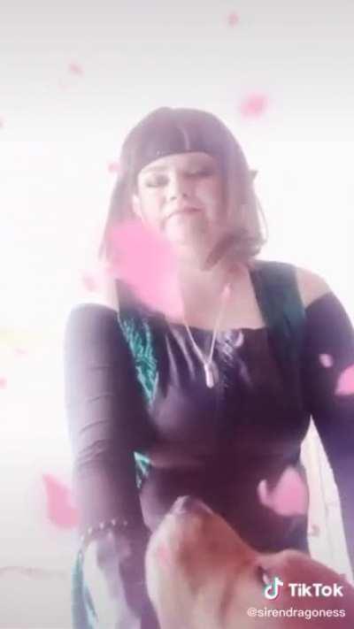 My tiktok FYP has only the finest of elven maidens.