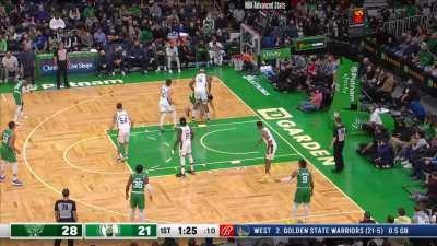 [Highlight] Enes with an absolutely pitiful postup attempt on Boogie