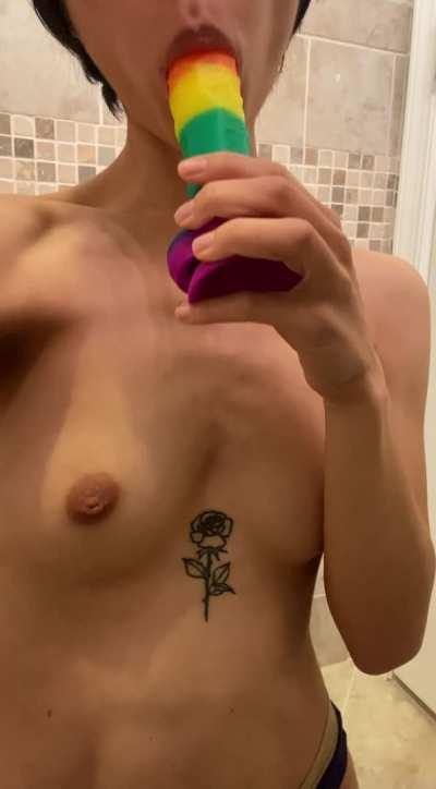 Bet you want this to be your dick hehe. Dm meee