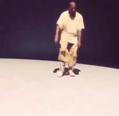 SAME SIZE AS DUA LIPA WHERE TF MY PEN GO 🗣🗣🤝