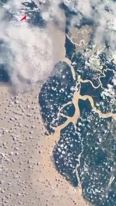 O cosmonauta russo Oleg Artemyev divulgou um vídeo nas redes sociais mostrando o Arquipélago do Bailique, um conjunto de oito ilhas na foz do rio Amazonas, no litoral do Amapá, a partir da Estação Espacial