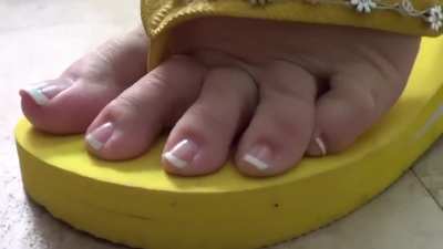 MJ'S french nails on flipflops (part 1)