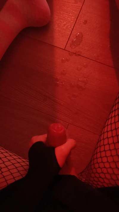 Fuck im leaking i need help ~ 💖 (quick!!)