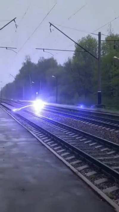 TIL about ball lightning & wtf