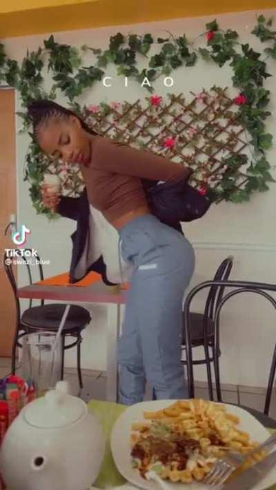 I like the way she shakes it 