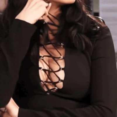 Mrunal thakur adjusting her melons🤤🥵