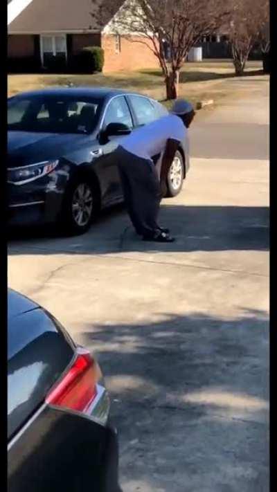 This guy seeing colors for the fist time is me tripping on acid every single time