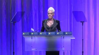 Nidalee switching between human form and kitty form mid-fight