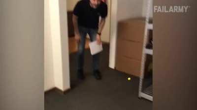 iNTERN NeaRlY Kills cOWorkeR uSiNg God LIKe AIM