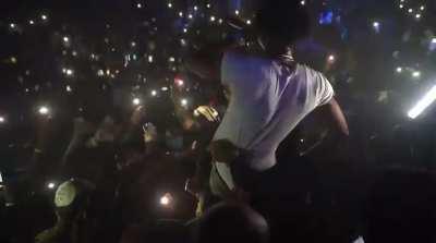 YB made it pretty obvious live that “Dead Trollz” was about Von when he said “fuck that nigga” at the beginning. Then he walked out to End of Story by Quando. This December of 2020 btw