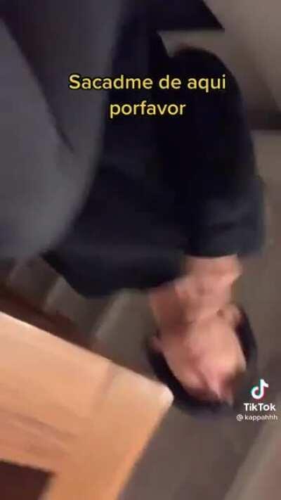 Mama te lo juro, el pomo de la ouerta estaba sucio no hacia nada raro