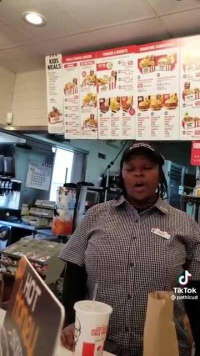 This guy picked the wrong KFC/ Taco Bell to try his joke