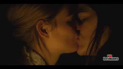 Stefanie Scott & Isabelle Fuhrman (The Last Thing Mary Saw)