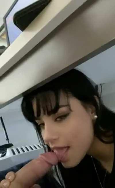 [Kik] Love it when my bud makes meetings more exciting by trying to distract me 🙏