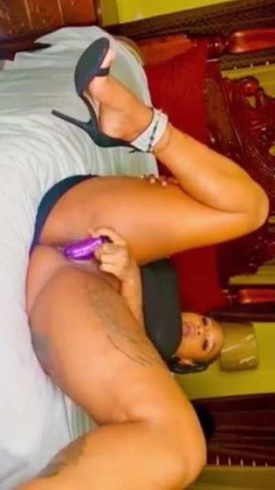 Jamaican Gyal 🇯🇲 Fucks Pussy & Ass 🍆🐱🍑🤤❤️😍