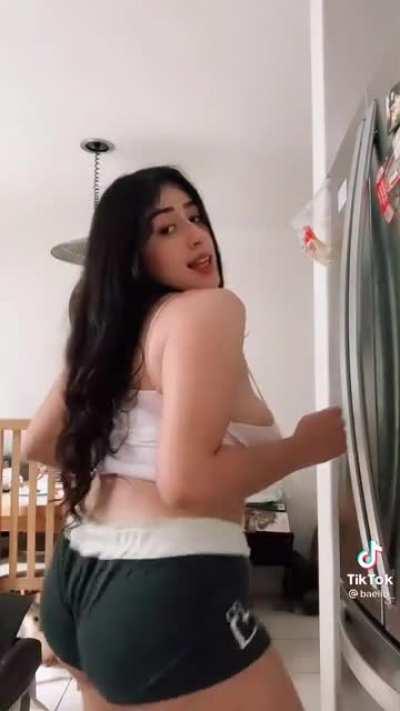 Cada vez enseña más y más