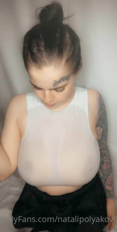Come grab these massive tits 🔥more content on crosspost