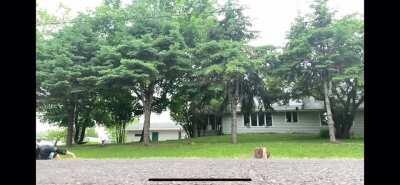 Short but sweet, this is me trying a hippie jump on my first day longboarding back in june