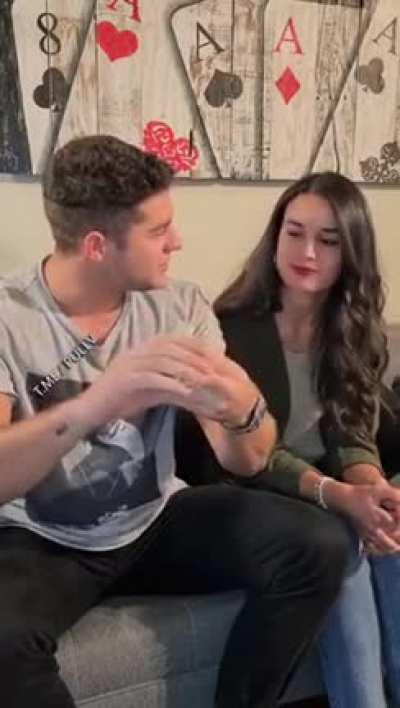 That one-handed move where he puts the card behind his hand is really Awesome.