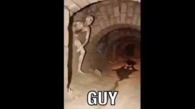 Geeeente estamos a 1 mes de octubre saben que significa? Jaja Si se viene un genocidio en Estados Unidos y MES ESPELUZNANTE (gracias YouTube por esa traducción) (si, esto cataloga como meme pq las cursed images compilation catalogan como meme)