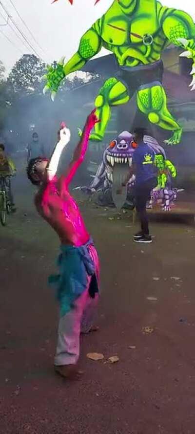 Narkasur and Narka-soor! Location Verem, Reis Magos.