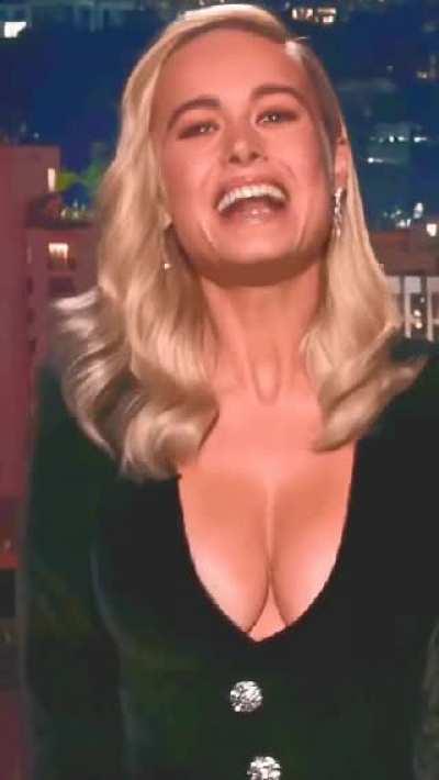 Brie Larson showing off her delicious boobs 🤤