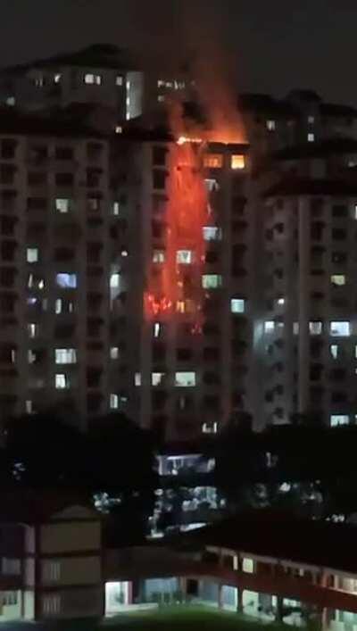 12th floor, Block 10, Bukit OUG Condo on fire 🔥