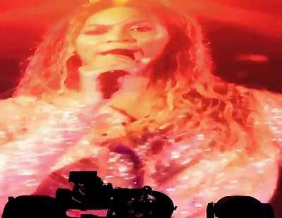 Big screen clip,, I wish she hadn't used those weird bright lights but still good 🍑