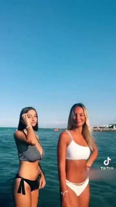 Please tell me her TikTok ID.