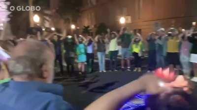 Chamem os extraterrestres