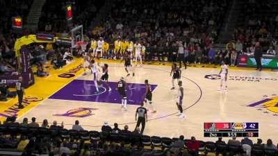 [Highlight] LeBron pulls off a no-look needle threading pass from his hip to Christian Wood for the easy bucket