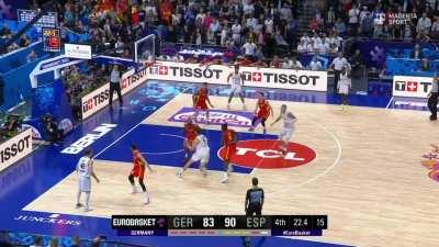 [Highlight] Franz Wagner euro-steps into the paint, and finds Maodo Lo to bring Gerrmany with in 4