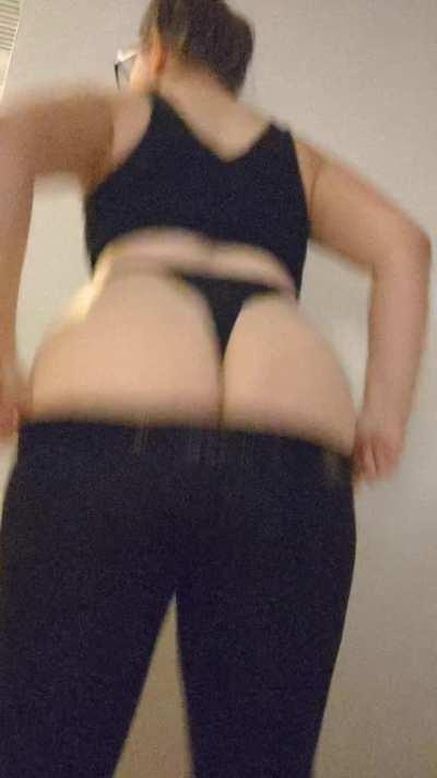 Hi! I'm having a sale this weekend head over to my snap😉🍑